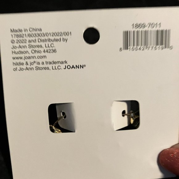 Siesta Gold Faceted Hoop Earrings - Picture 3 of 3